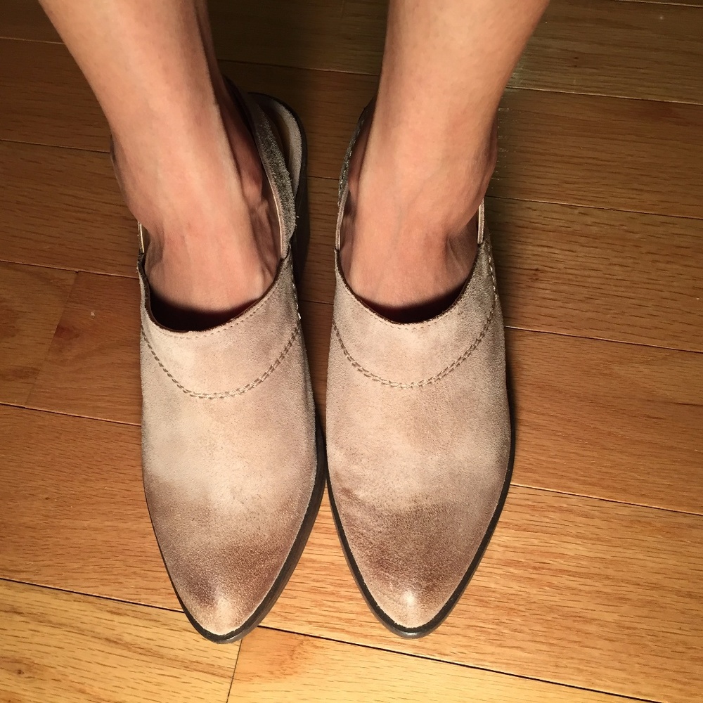 Gorgeous REPORT tan booties